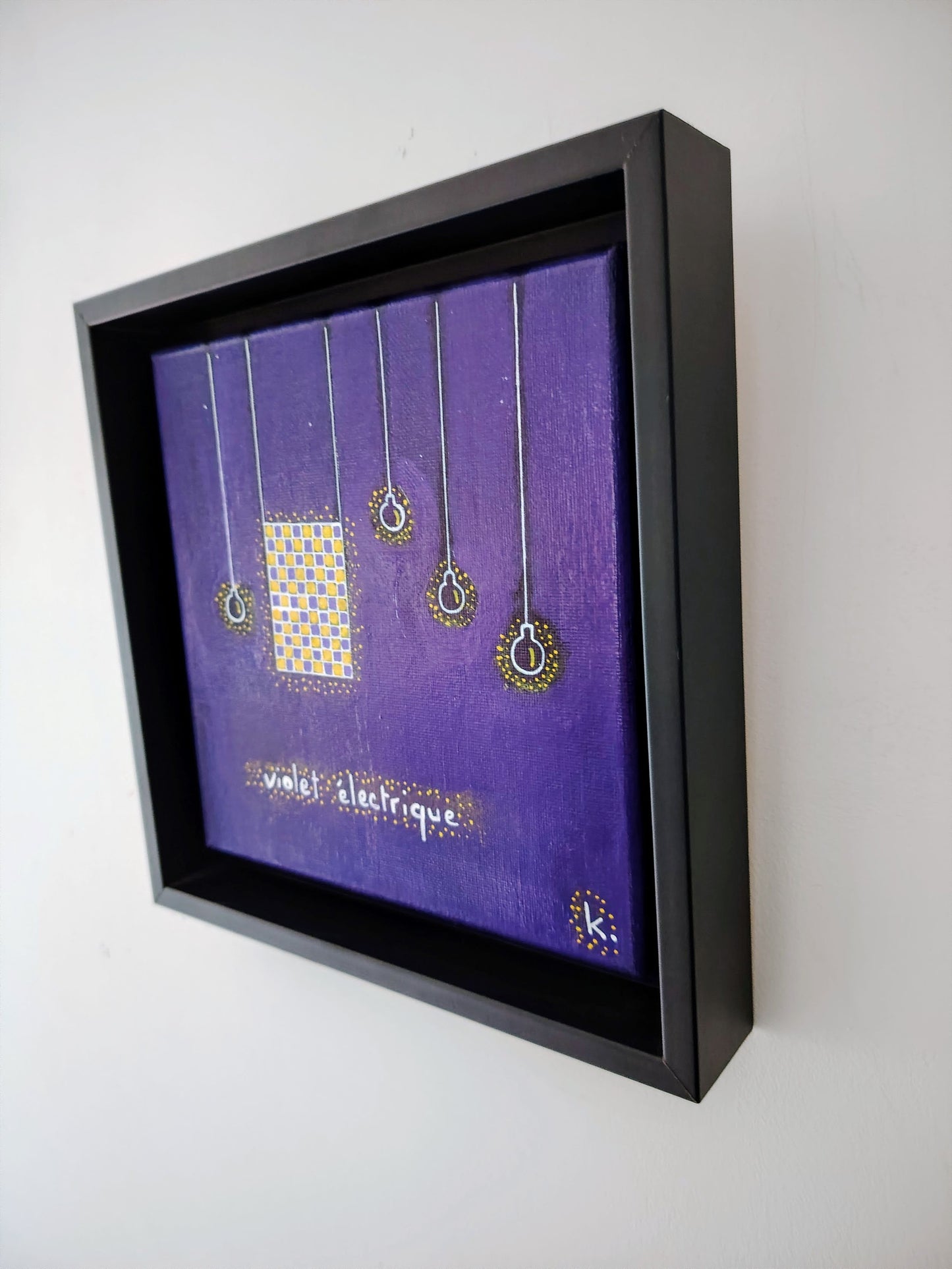 Côté de l’œuvre KOA Violet Électrique sur châssis bois, peinture originale contemporaine 20x20 cm