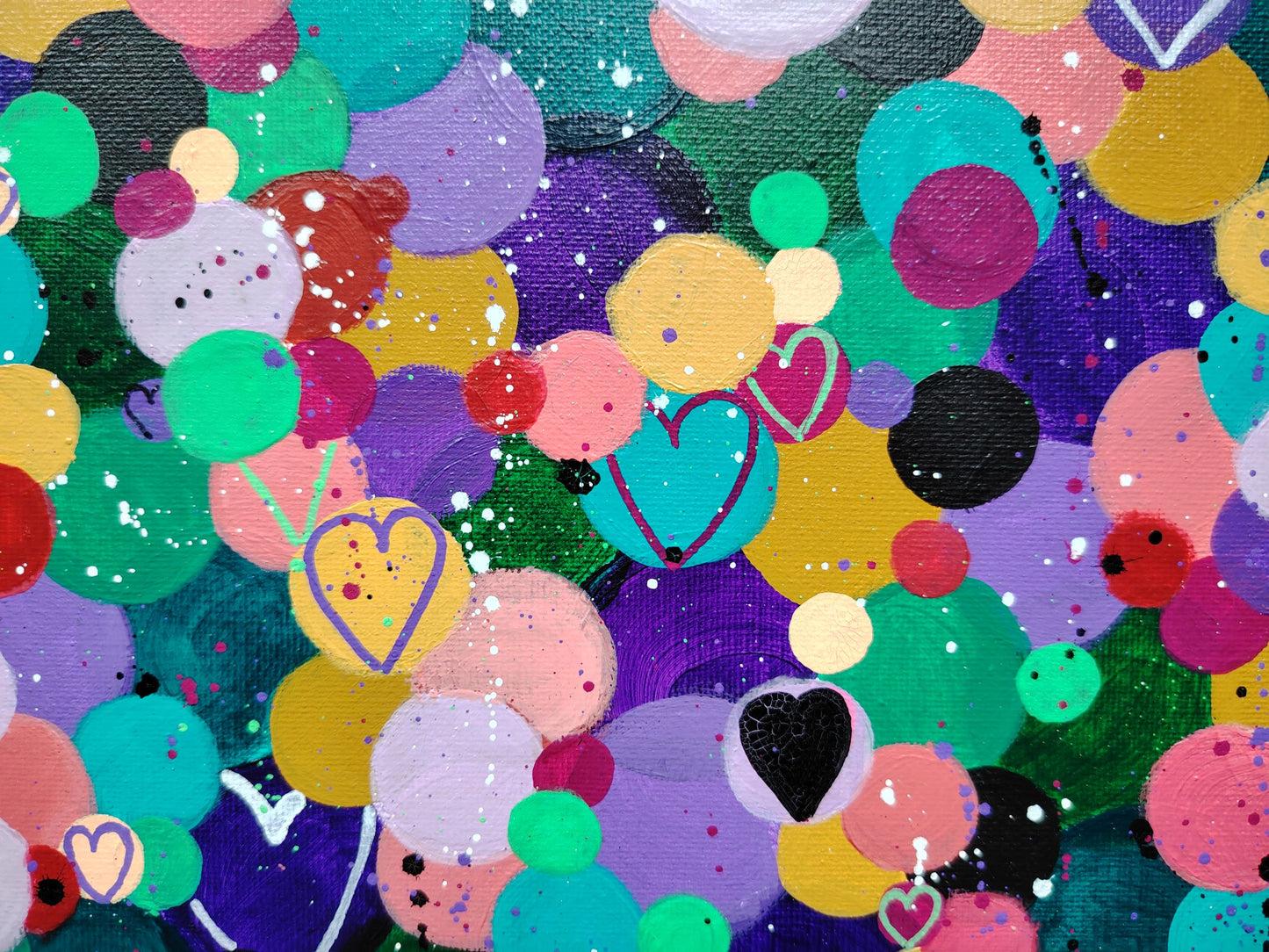 Détail de la peinture cœur coloré KOA, motifs et composition graphique pop art contemporain