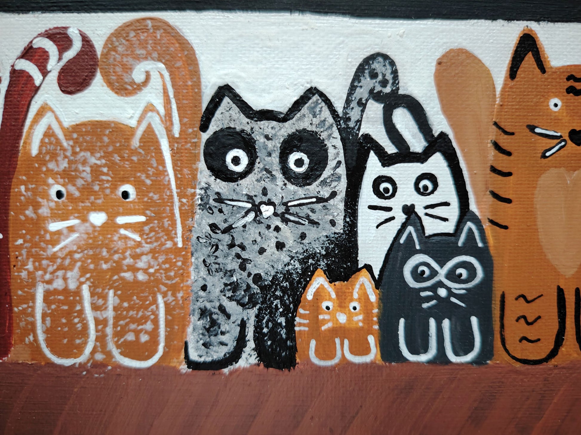 Détail de la peinture KOA Cats, chats stylisés aux couleurs contrastées sur fond noir