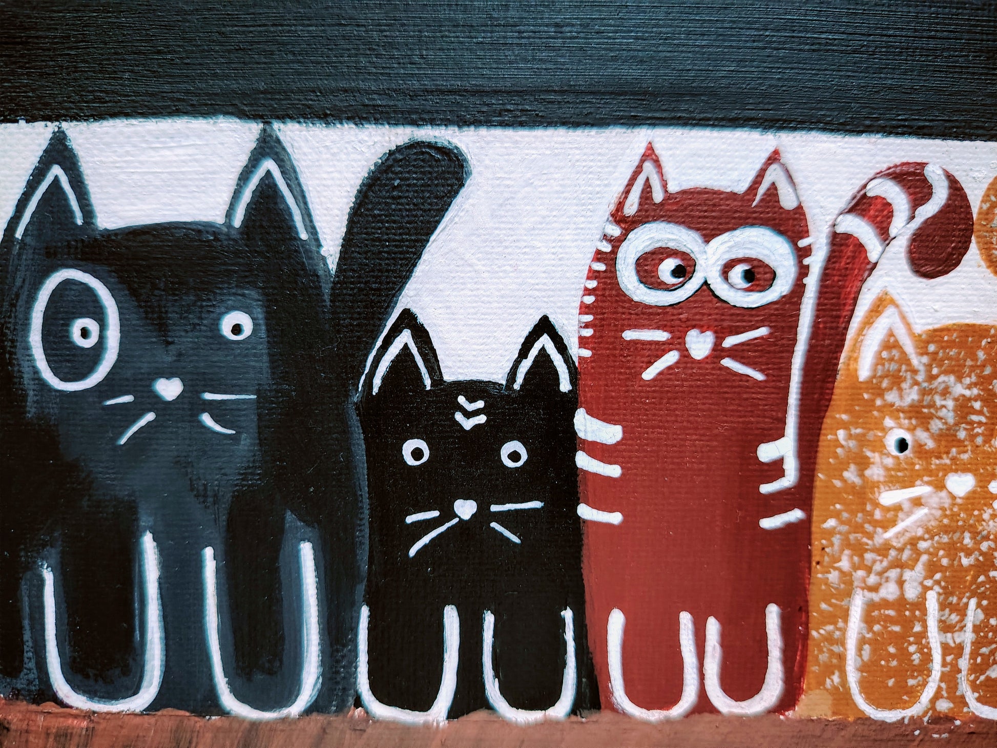 Détail de la peinture KOA Cats, chats stylisés aux couleurs contrastées sur fond noir