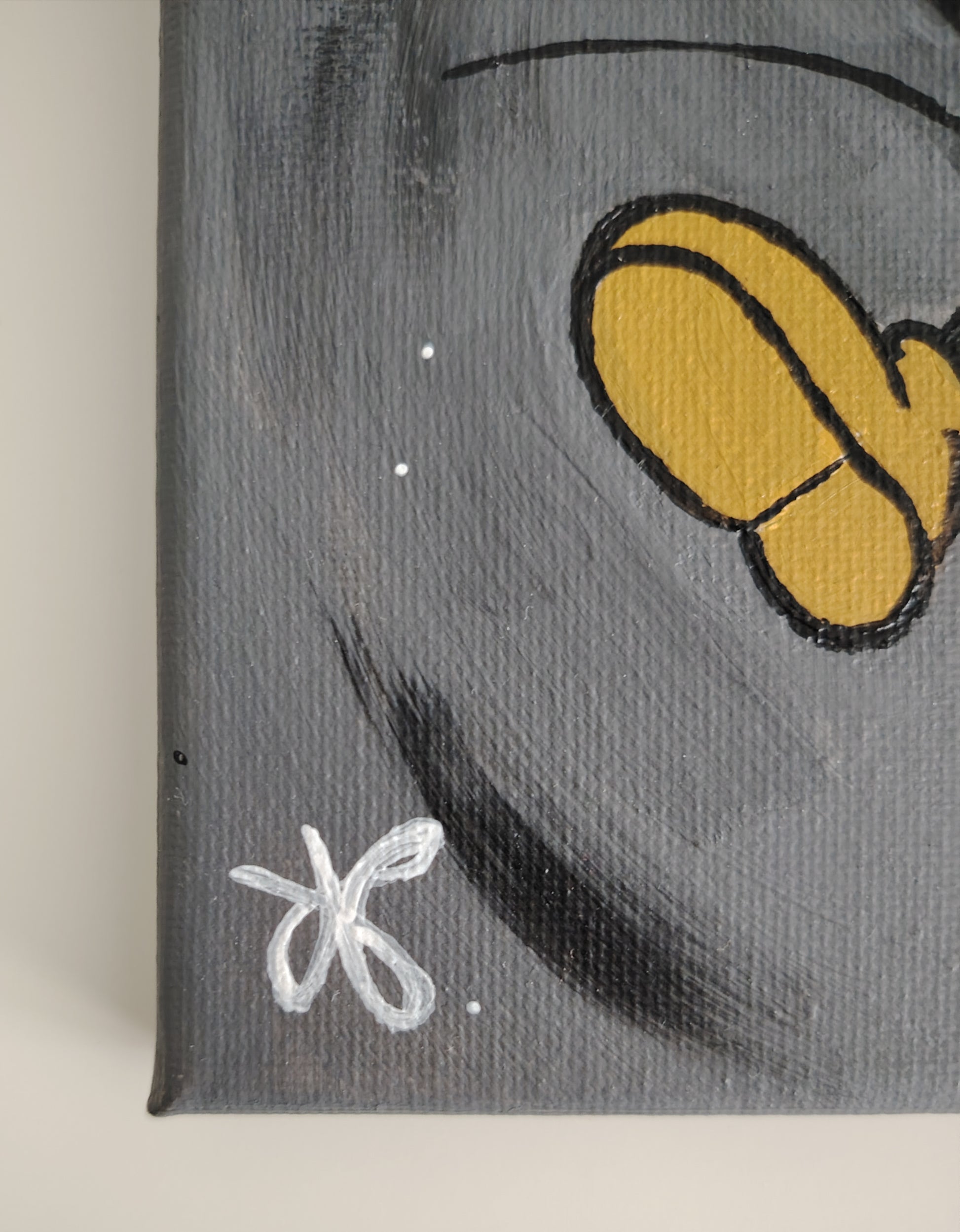 Signature de l’artiste KOA sur l’œuvre vendue Gris Souris avec certificat d’authenticité