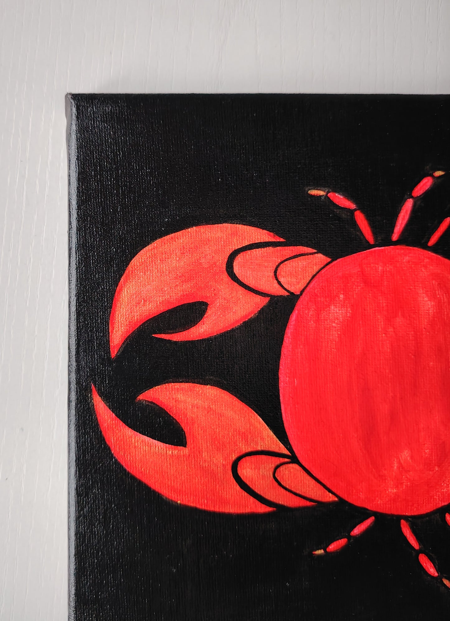 Peinture KOA Le Crabe vendue exposée en intérieur, œuvre contemporaine pop graphique et décorative
