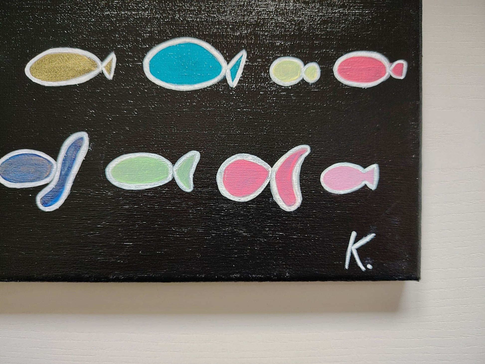 Signature de l’artiste KOA sur l’œuvre Les Poissons avec certificat d’authenticité