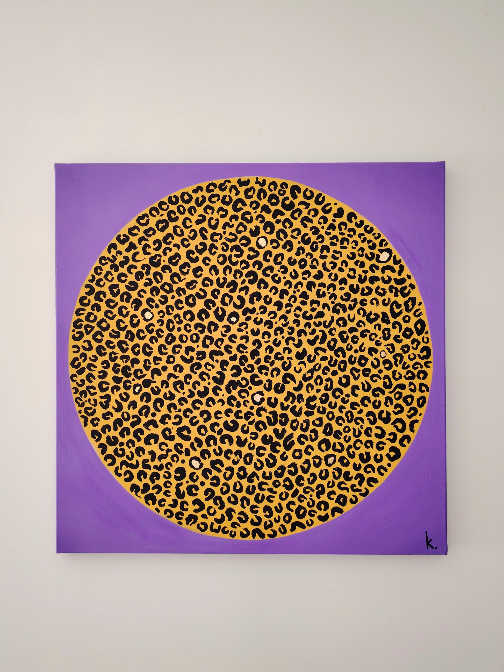 Peinture KOA Motifation 2 exposée en intérieur, œuvre contemporaine abstraite et graphique