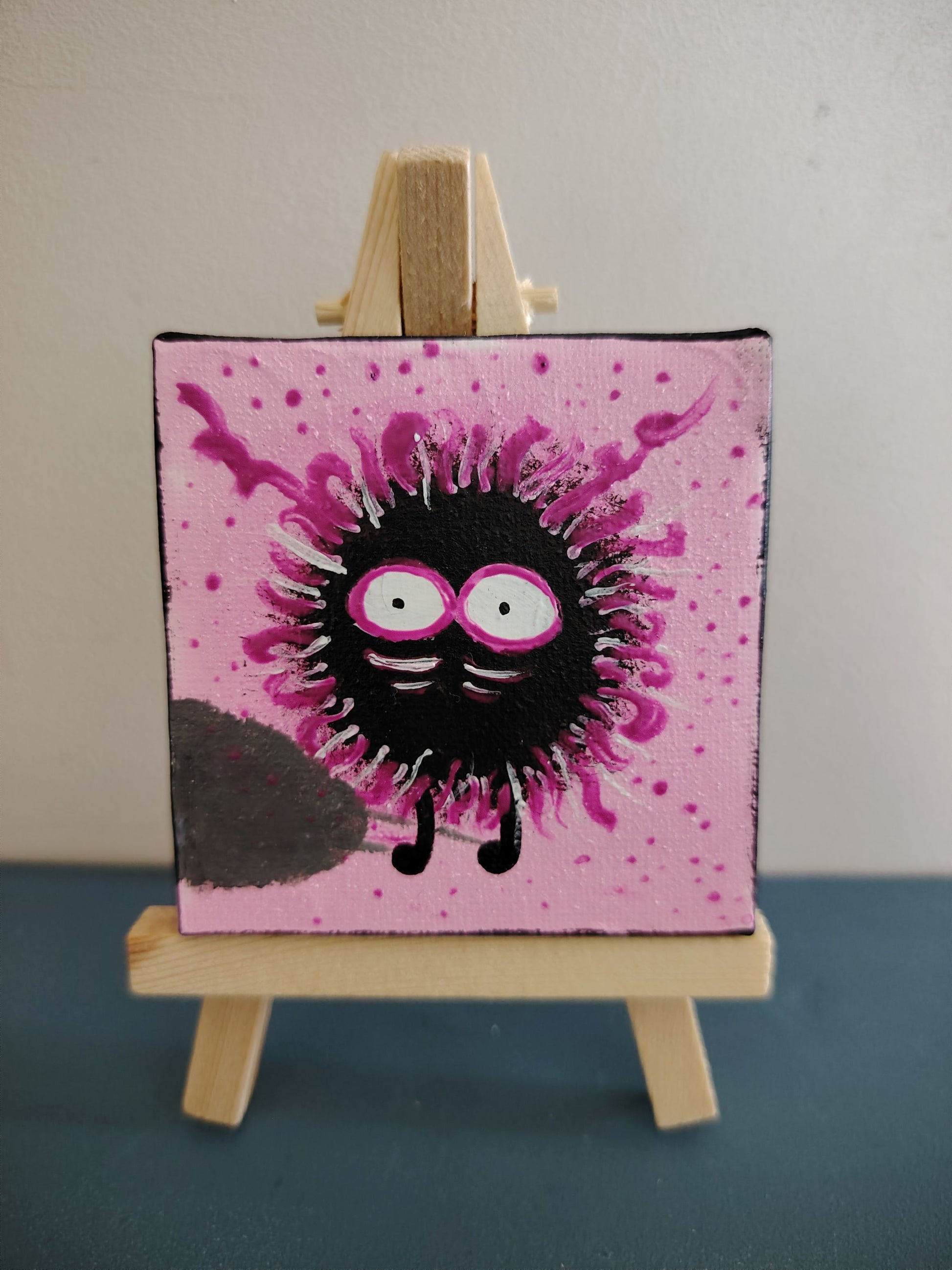 Œuvre originale KOA Mout Rose peinture acrylique sur toile 7x7 cm, micro œuvre contemporaine pop et émotionnelle sur chevalet