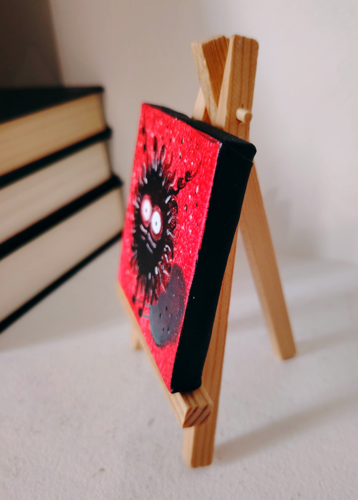 Côté de l’œuvre vendue KOA Mout Rouge sur châssis bois, peinture originale 7x7 cm