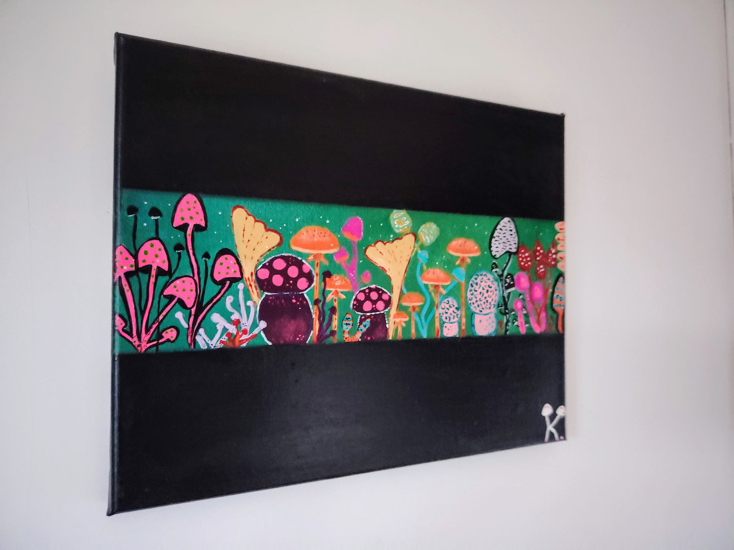 Côté de l’œuvre KOA Mushrooms sur châssis bois, peinture originale contemporaine