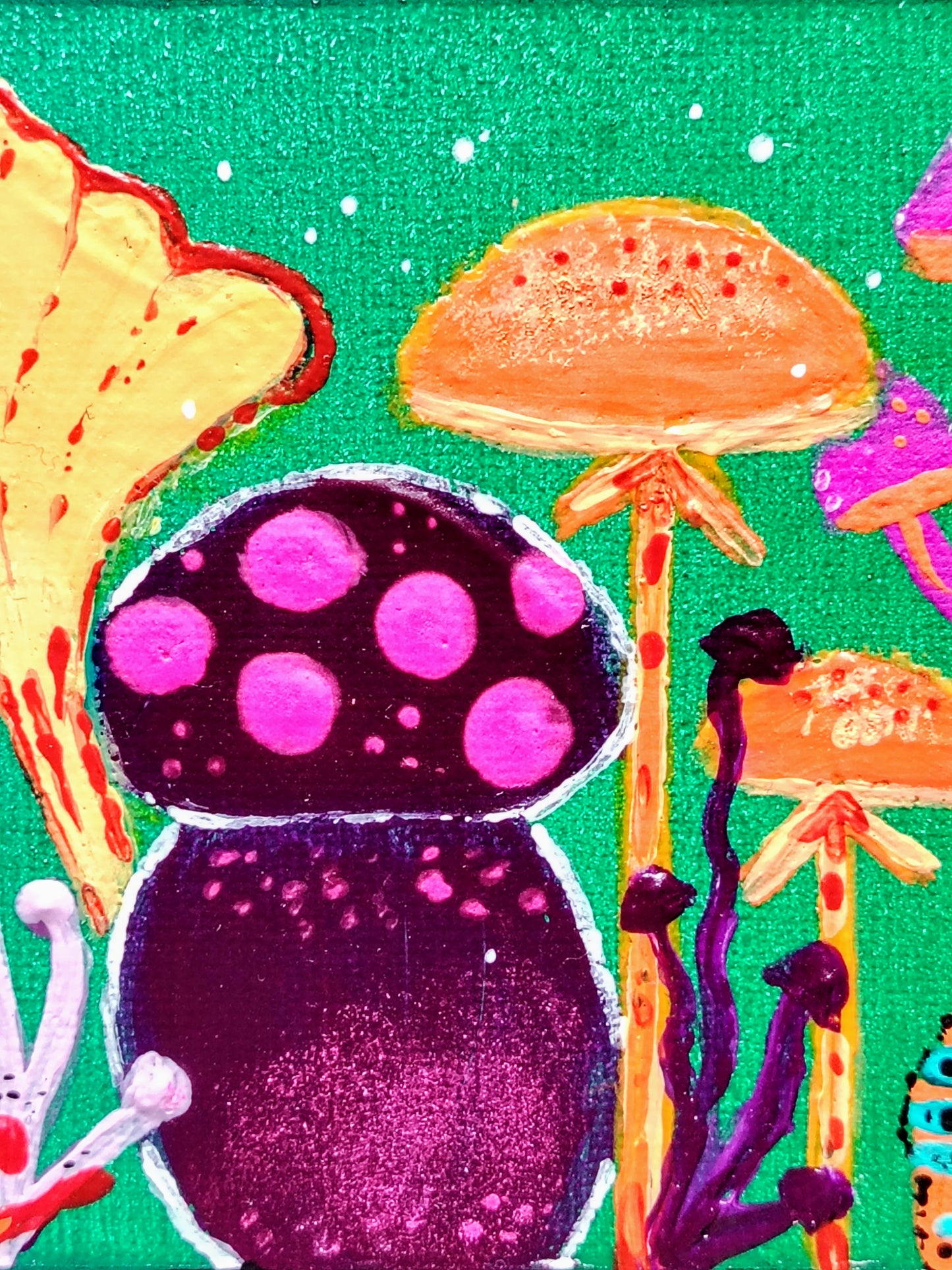 Détail de la peinture KOA Mushrooms, champignons stylisés aux couleurs vives et composition graphique