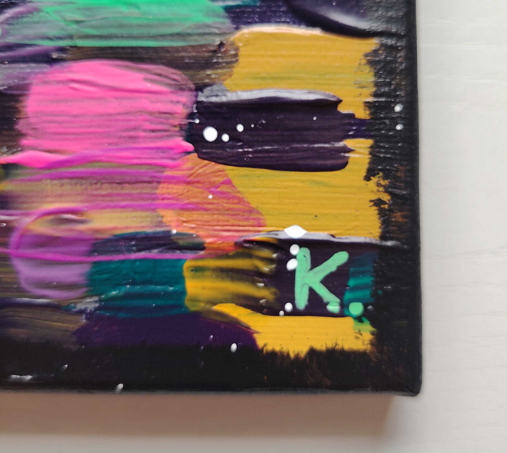 Signature de l’artiste KOA sur l’œuvre Play avec certificat d’authenticité