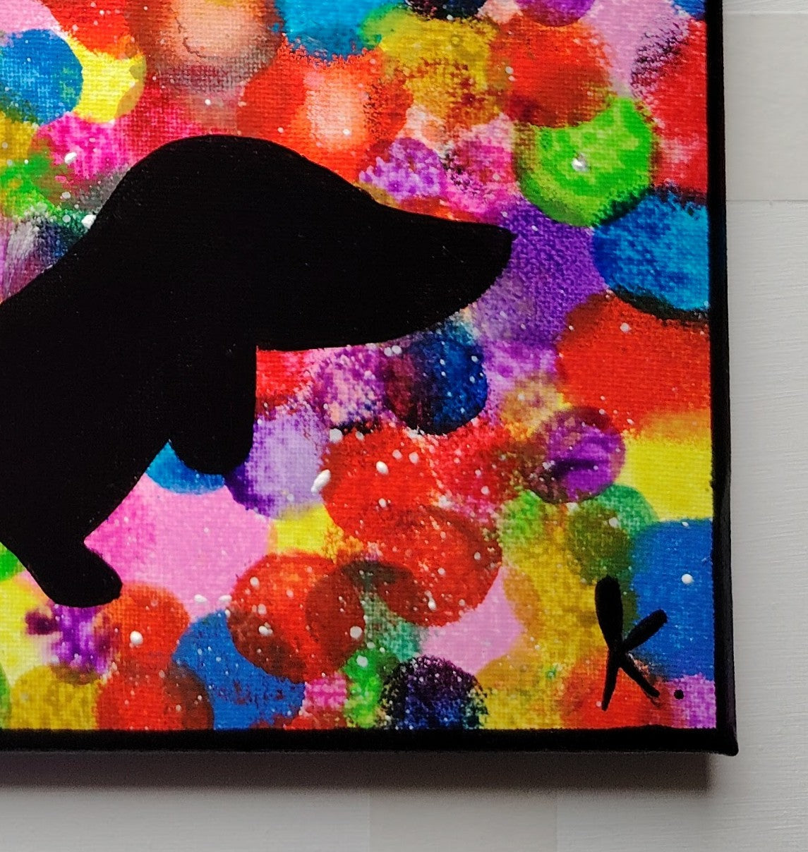 Signature de l’artiste KOA sur l’œuvre Pride avec certificat d’authenticité vendue