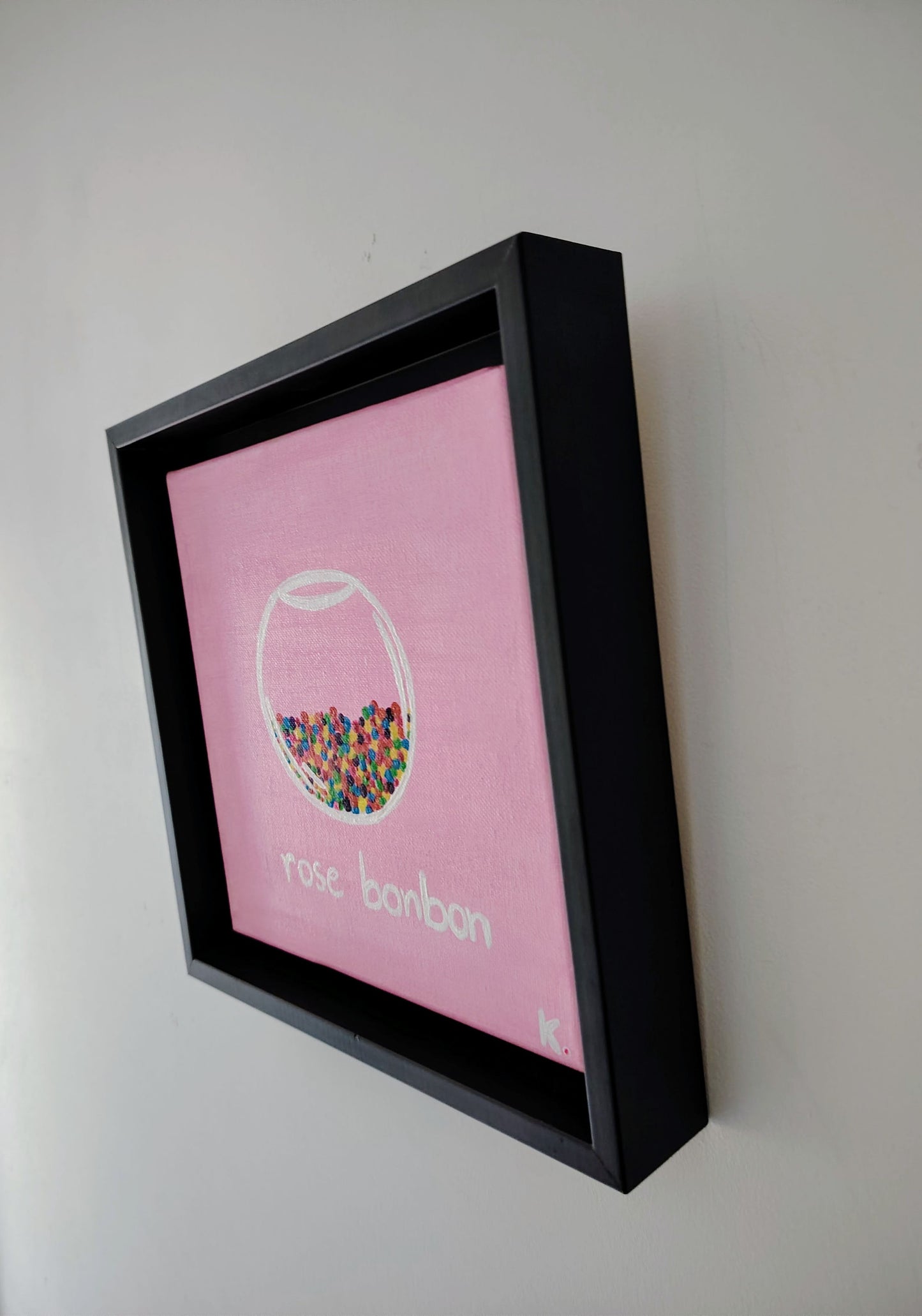 Côté de l’œuvre KOA Rose Bonbon sur châssis bois, peinture originale contemporaine 20x20 cm