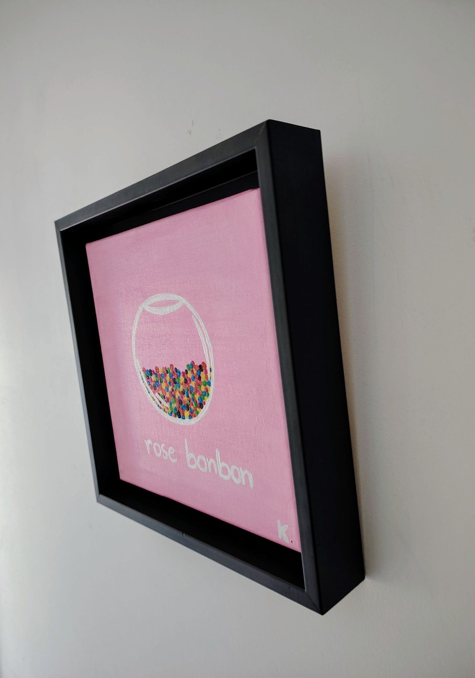 Côté de l’œuvre KOA Rose Bonbon sur châssis bois, peinture originale contemporaine 20x20 cm