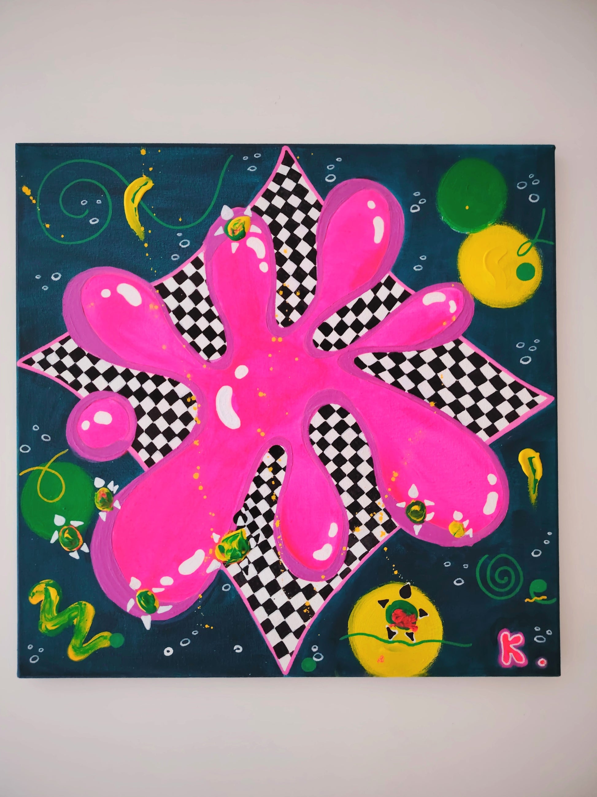 Peinture KOA Splash Me If You Can exposée en intérieur, œuvre contemporaine pop art et expressive