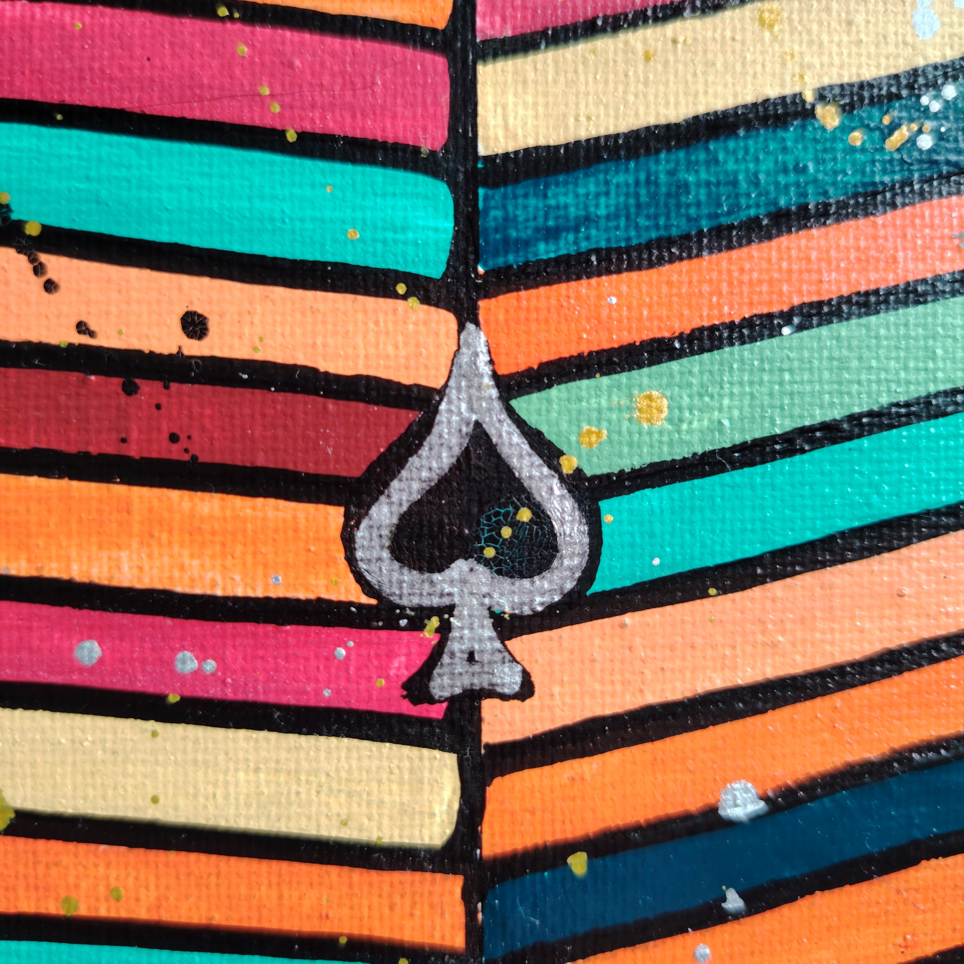 Détail de la peinture acrylique KOA Tu tombes à pique, motifs géométriques et texture colorée