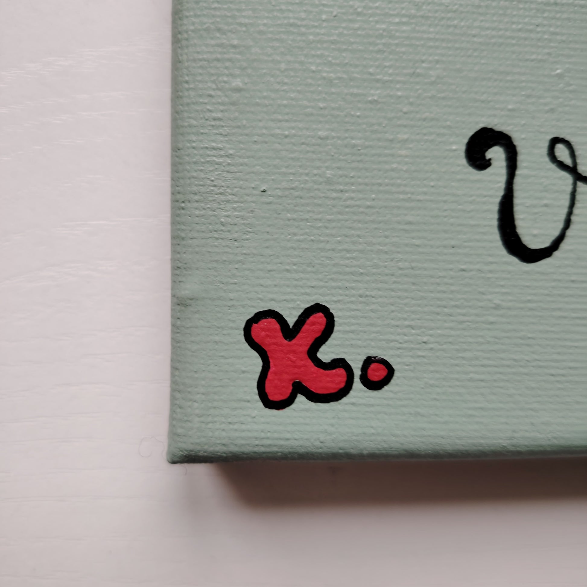 Signature de l’artiste KOA sur l’œuvre  vendue Vert Olive avec certificat d’authenticité