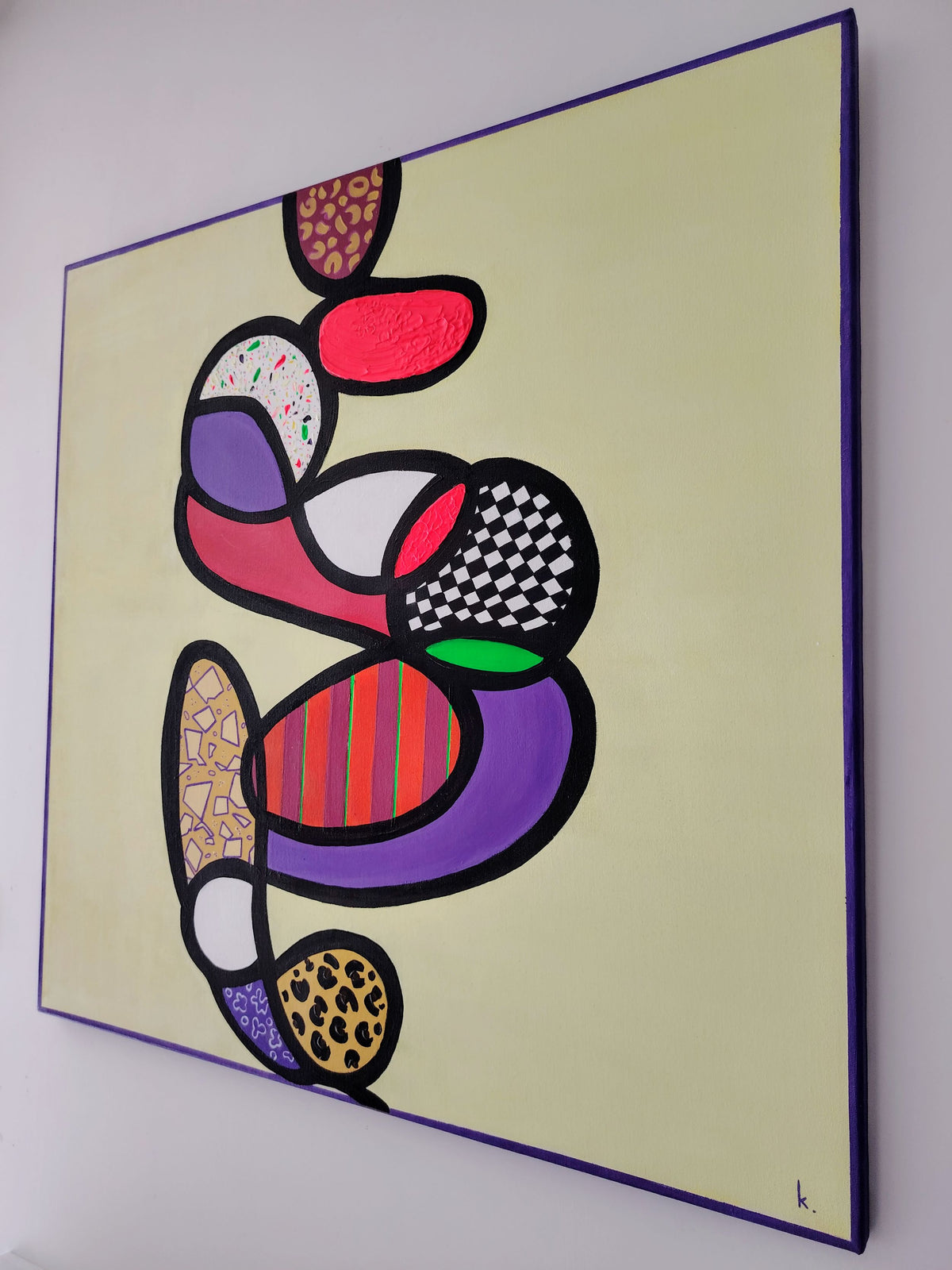 tranche de la peinture crois réalisée par l'artiste émergente koa